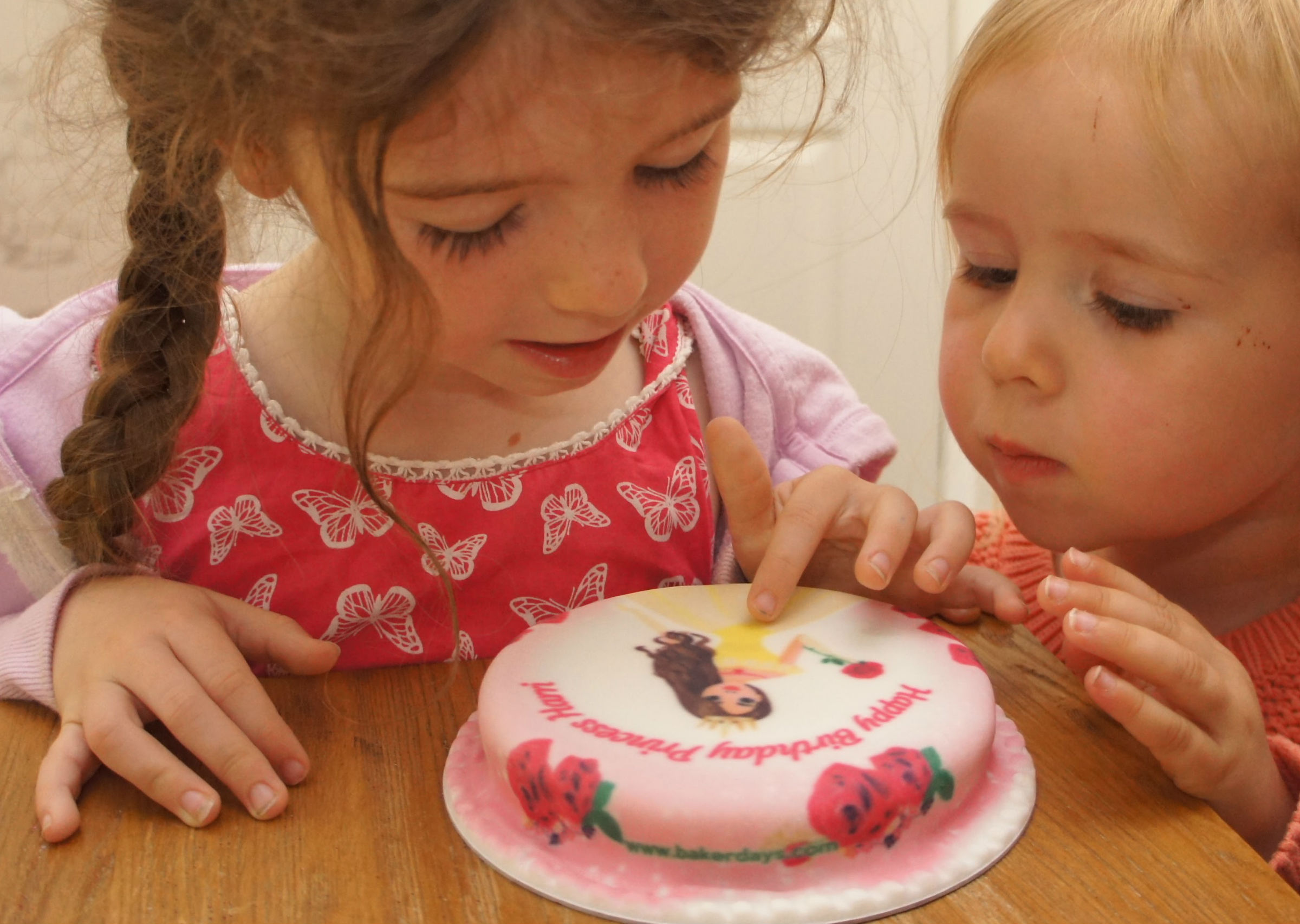 Personalised cakes: Bakerdays letterbox cake review | KiddyCharts